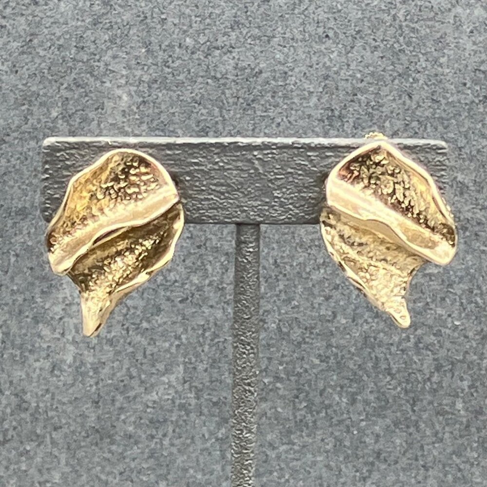 Raffiné Clip-On Leaf Earrings 1.5 In Textured Silver Ruffled Retro Vintage BoHo